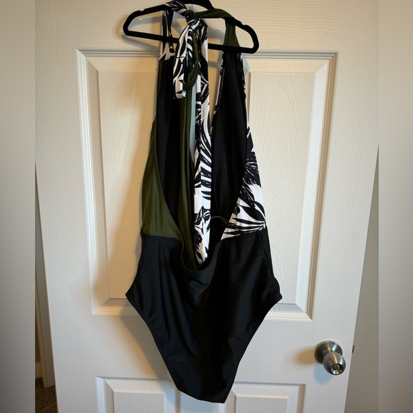 Swimsuit - Picture 2 of 3